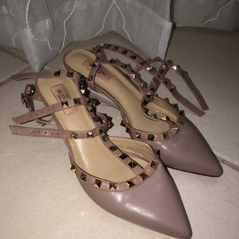 #Valentino rockstud kitten heels